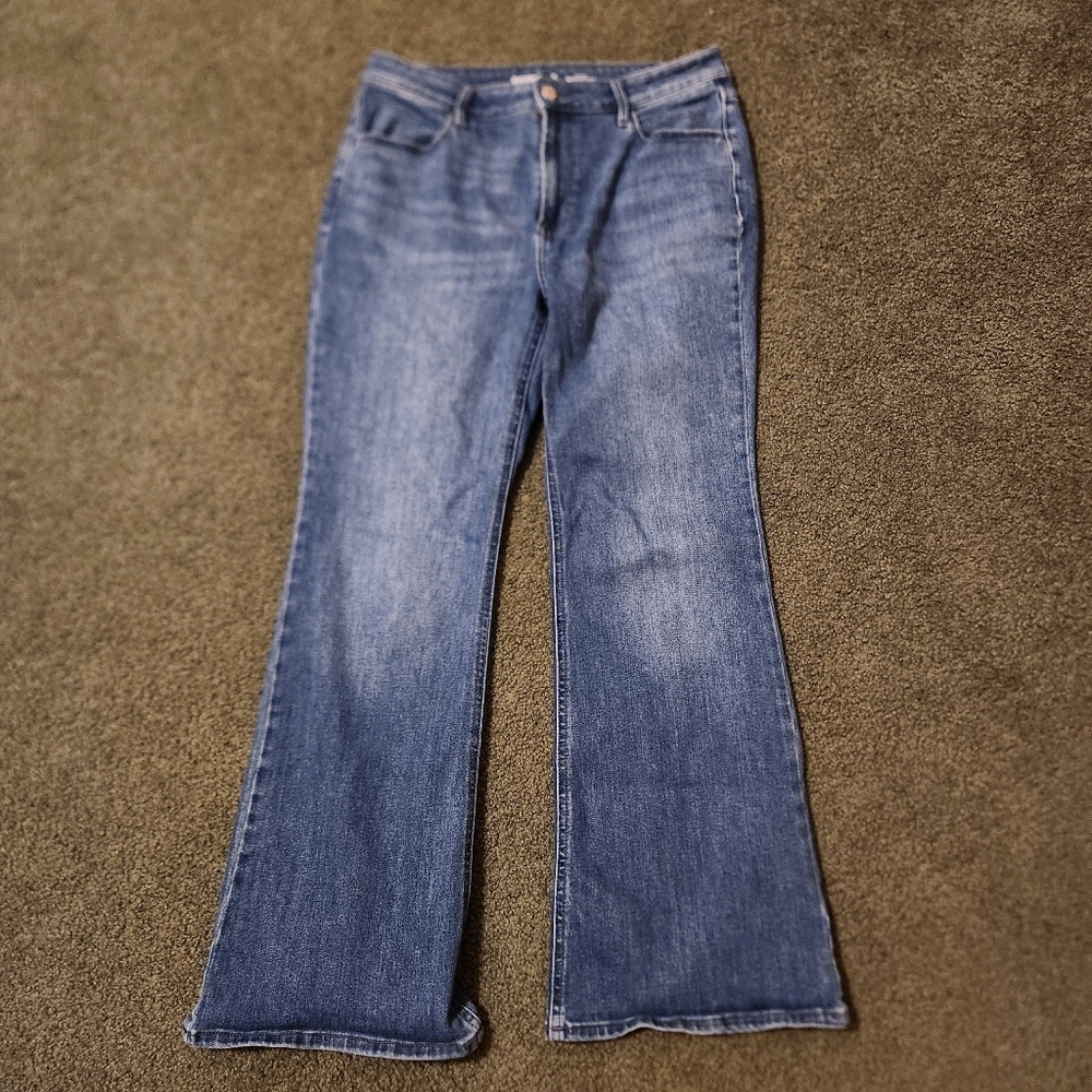 Old Navy High Rise Wow Flare Jeans Size 12 Short Medium Wash